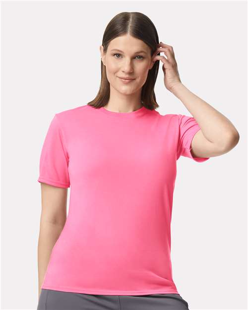 Gildan Unisex Performance® T-Shirt 42000 - Safety Pink